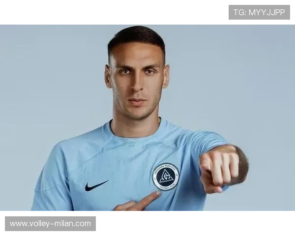 足球球星转型主播那些事盘点影响力与个人魅力的结合之路